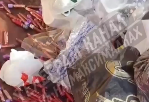 В Казани проверяют появление ампул с кровью на свалке у детской площадки