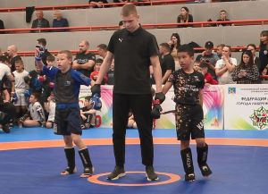 Юные бойцы боролись за чемпионский пояс на турнире «Золотая Орда»