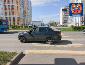 В Челнах женщина на LADA сбила мальчика на самокате на «зебре»