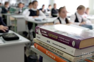 ВЦИОМ: 45% россиян считают школьников перегруженными программой