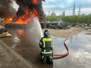 Пожар на предприятии в Челнах: горели покрышки