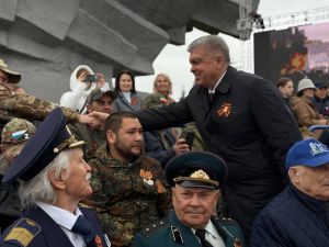 Все челнинцы собрались у мемориала «Родина-Мать»