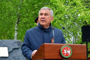 Рустам Минниханов открыл памятный камень участникам СВО в Татарстане