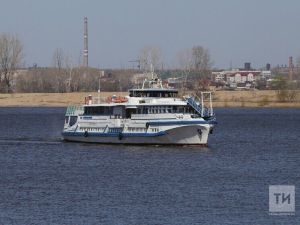 В Казани грузовое судно столкнулось с причалом на Волге