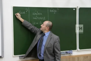 Учителям со стажем более 10 лет предложили выплачивать по 1 млн рублей