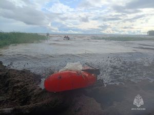 В Татарстане спасли пожилую пару, попавшую в шторм на Волге