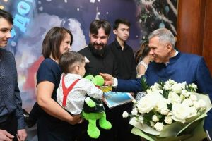 В Татарстане семьи с десятью детьми получат микроавтобусы