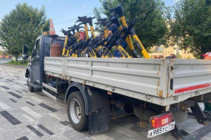 В Казани за 4 рейда эвакуировали более 900 самокатов за неправильную парковку