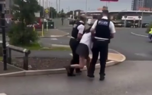 В Британии 13-летнюю девочку задержали за попытку поесть в McDonald’s