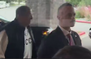 Лавров на Аляске в кофте СССР перед встречей Путина и Трампа