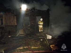 Самогонный аппарат стал причиной гибели женщины при пожаре в Татарстане