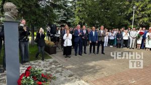 В Челнах открыли бюст великому кардиохирургу Ренату Акчурину