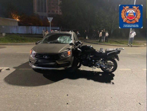 Мотоциклист в Челнах сделал сальто через авто и выжил вместе с пассажиркой