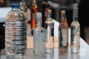 Чача с метанолом уже убила 12 человек: суррогат нашли в Геленджике
