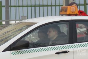 В Казани пассажир такси заплатил свёртком с наркотиками — возбуждено дело