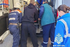 В центре Казани мужчина упал с высоты после удара током на стройке