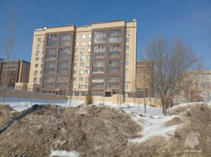 В Казани спасатели вытащили детей из сугроба после прыжка со стилобата