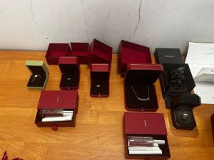 Челнинцев задержали за попытку ввоза золота из Дубая на 1,1 млн рублей