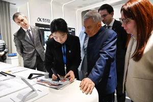 Минниханов посетил IT-компанию iFlytek во время визита в Китай