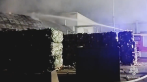 В Челнах сгорел ангар с мусором площадью 600 квадратов