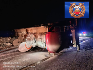 В Лаишевском районе опрокинулась цистерна, содержимое вылилось на дорогу