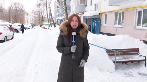 В Челнах коммунальщики массово очищают крыши от снега и наледи