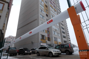 Штраф до 300 тысяч: кому грозит наказание за шлагбаум во дворе