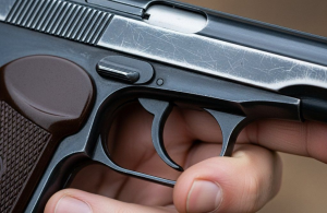 В Казани проверяют стрельбу по подросткам во дворе