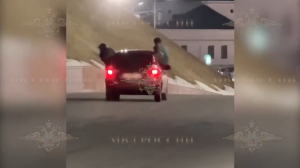 В Казани у Кремля поймали водителя с флагом вместо лобового стекла