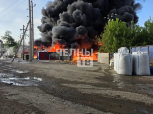 Подробности крупного пожара в производственном цеху в Челнах