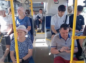 Челнинцы пожаловались на духоту в автобусах в разгар жары