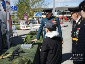 На Параде Победы в Казани открылся пункт набора на контрактную службу