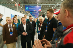 Айдар Метшин встретился с участниками чемпионата «Абилимпикс» в Казани