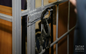 В Челнах задержали мужчину, прыгавшего по припаркованным автомобилям