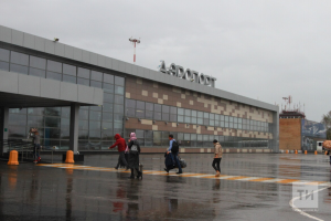 После падения женщины в аэропорту Бегишево исправили указатель