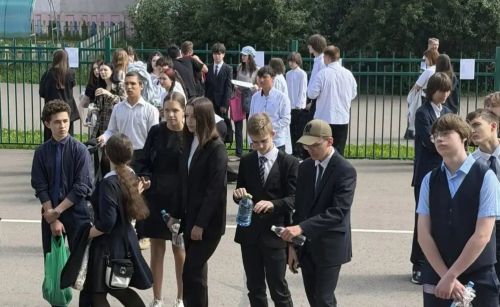 Девятиклассники сдают ОГЭ по информатике: экзамен проходит за компьютерами