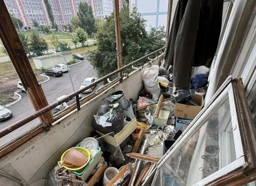 Хлопок газового баллончика повредил балкон многоэтажки в Челнах