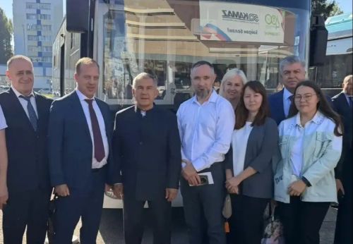В Челнах у Органного зала показали технику местного производства