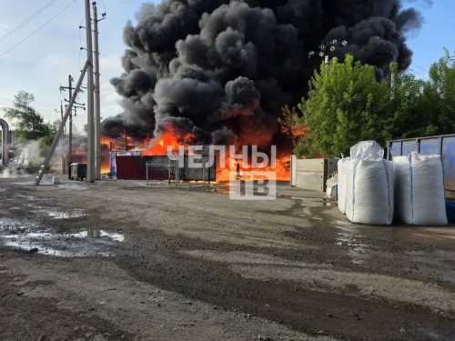 Подробности крупного пожара в производственном цеху в Челнах