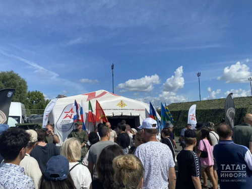 На празднике «Я выбираю небо!» открылся пункт отбора на контрактную службу